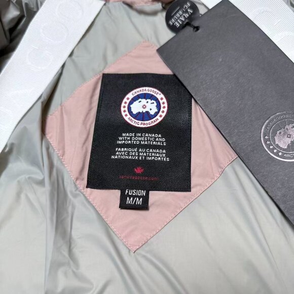 Canada Goose Pink Hooded Down Jacket, Size M. - Picture 4 of 9